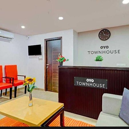 Townhouse Rohini Near Rithala Metro Station Hotel Nova Deli Exterior foto