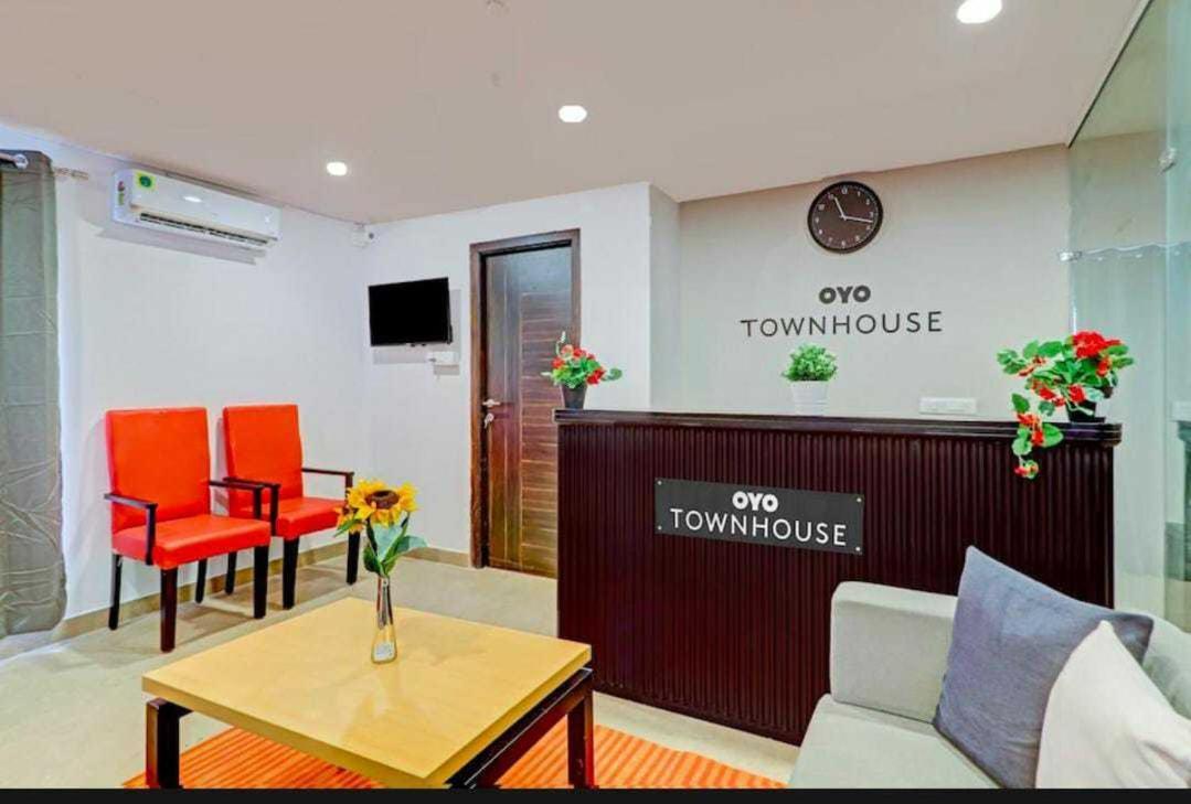 Townhouse Rohini Near Rithala Metro Station Hotel Nova Deli Exterior foto